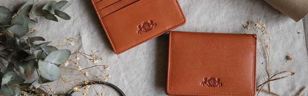 Geschenkefinder Leder Kartenetui auf Stoff