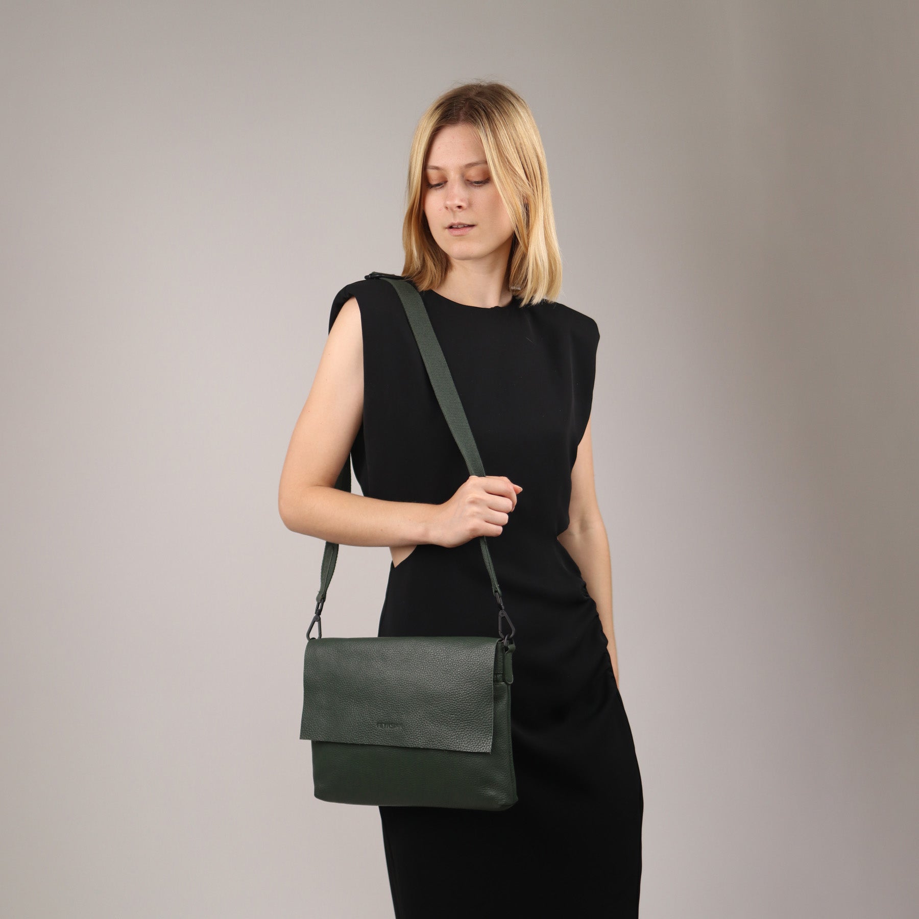 FEYNSINN BERLIN Umhängetasche Leder LINNEA Night-Green 41837