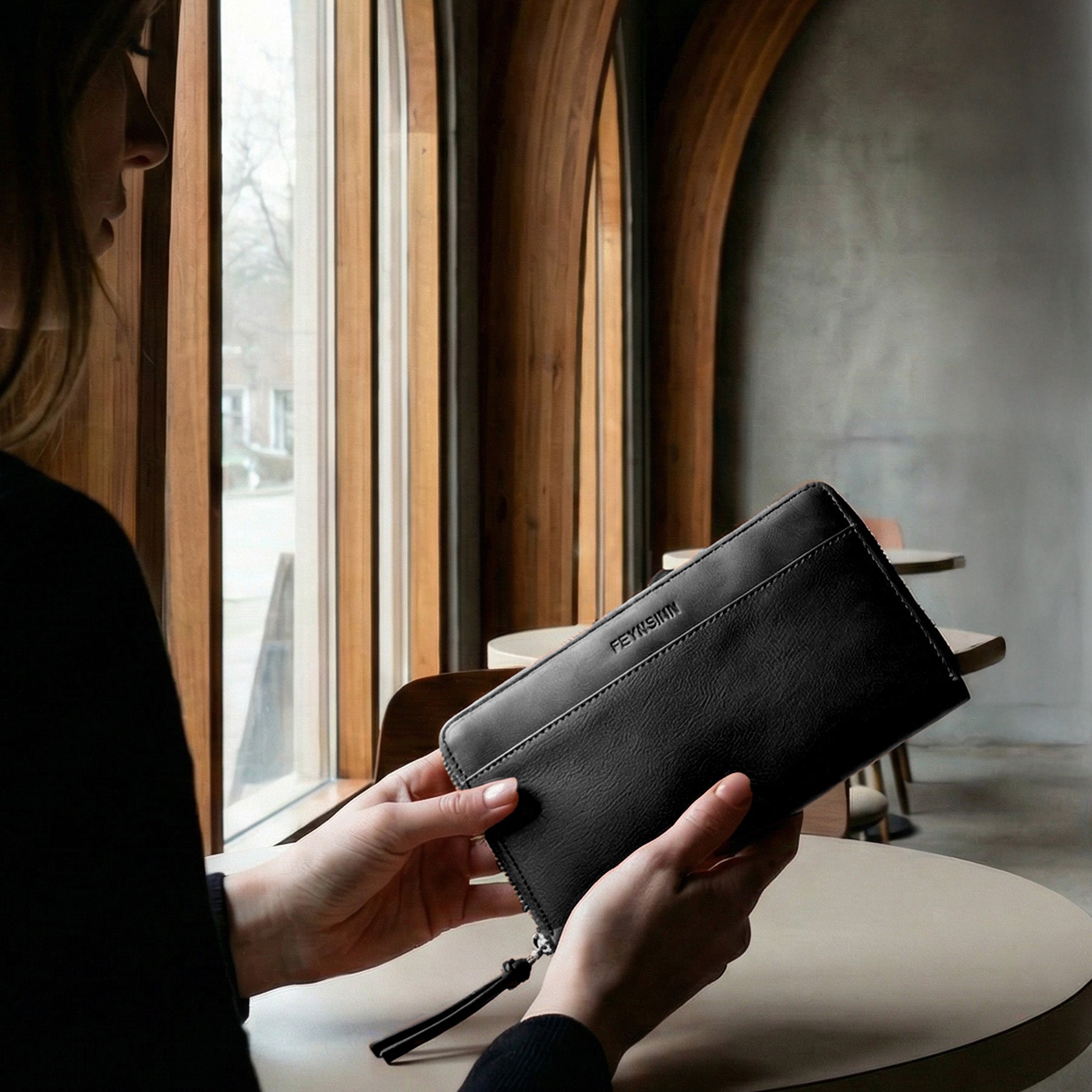 Geldbeutel-Leder-schwarz-2-inuse