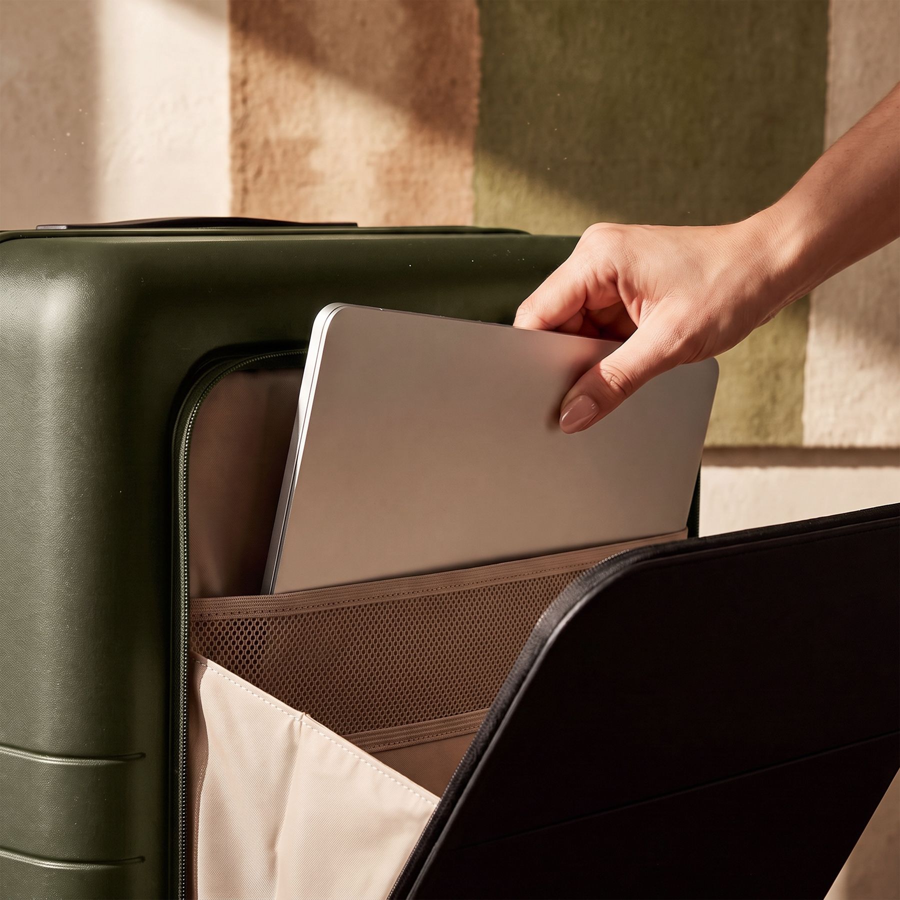 Handgepäck Ryker Smart mit Laptopfach Inuse olive Laptopfach