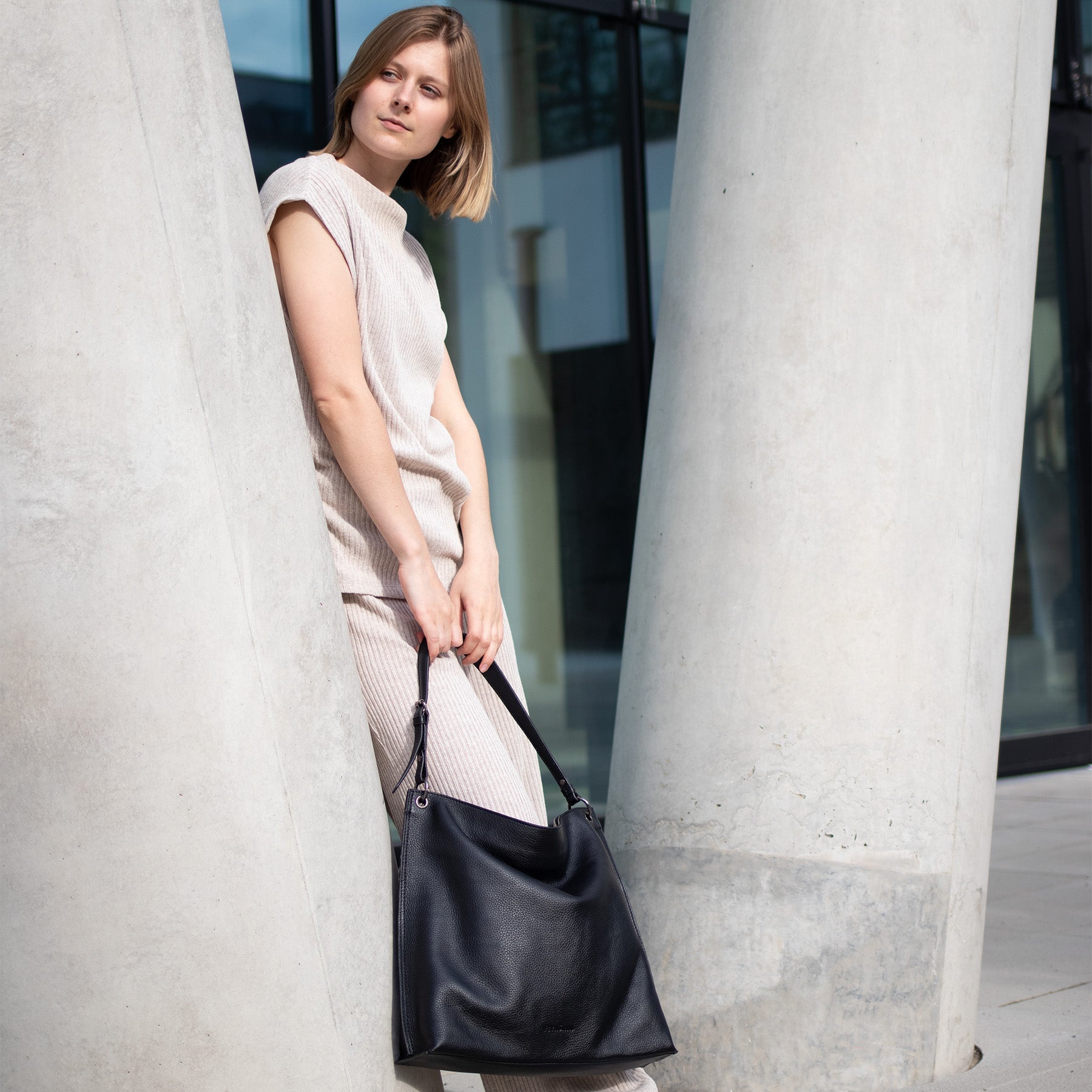 FEYNSINN Hobo Bag Leder JUNA schwarz 39146