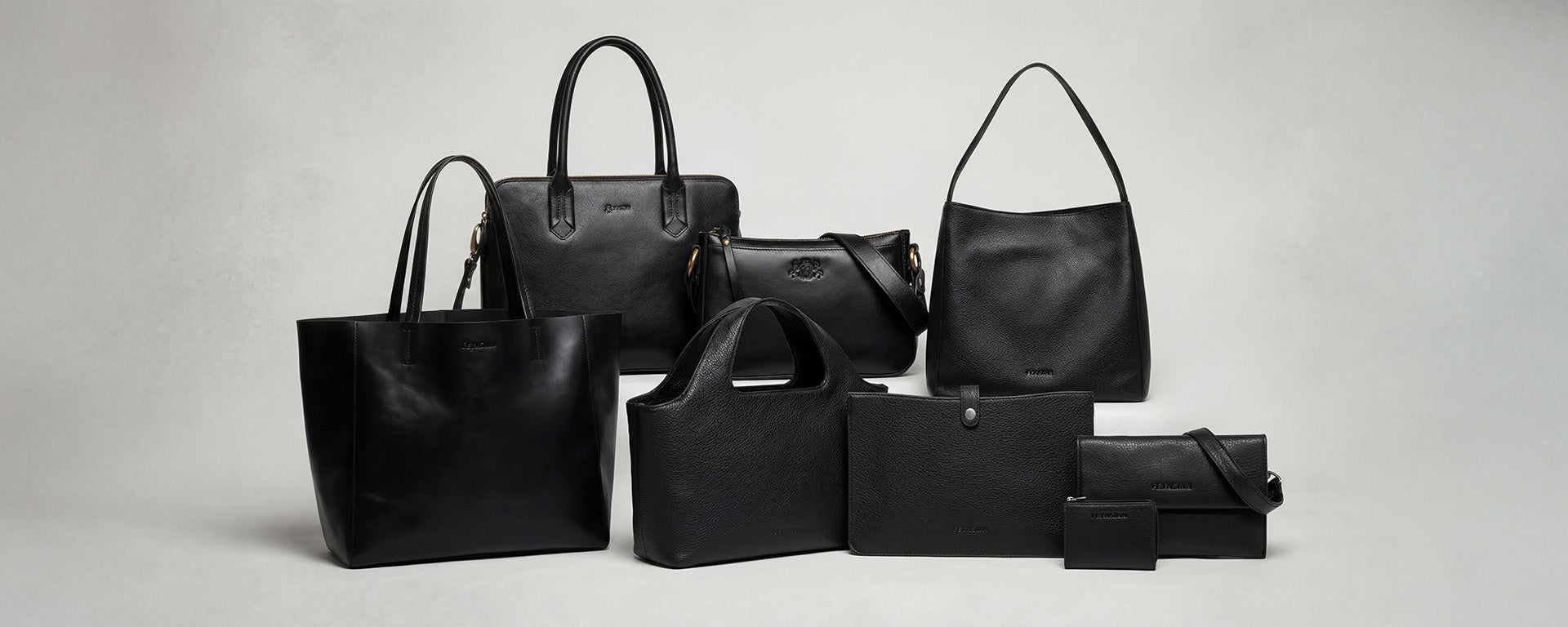 Schwarze Damentaschen Handtaschen im Studio fotografiert