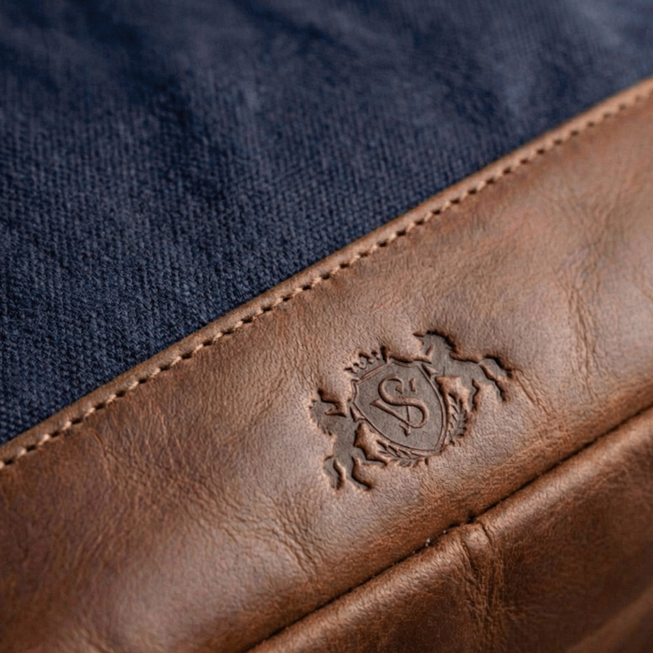 Canvas und Leder Closeup Bild