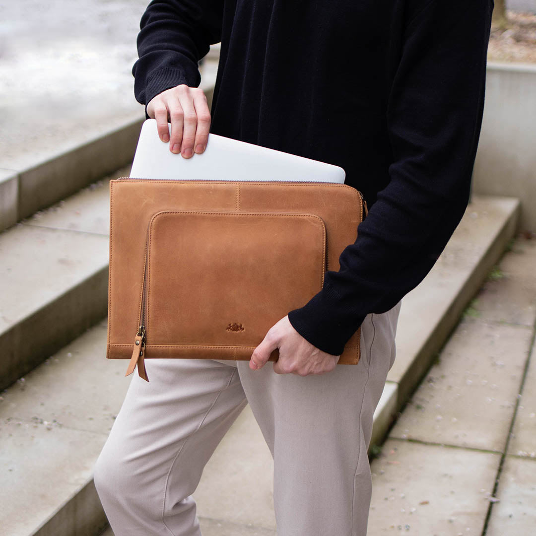 SID & VAIN Laptop-Hülle Leder CHELSEA beige braun Laptoptasche Zip 9