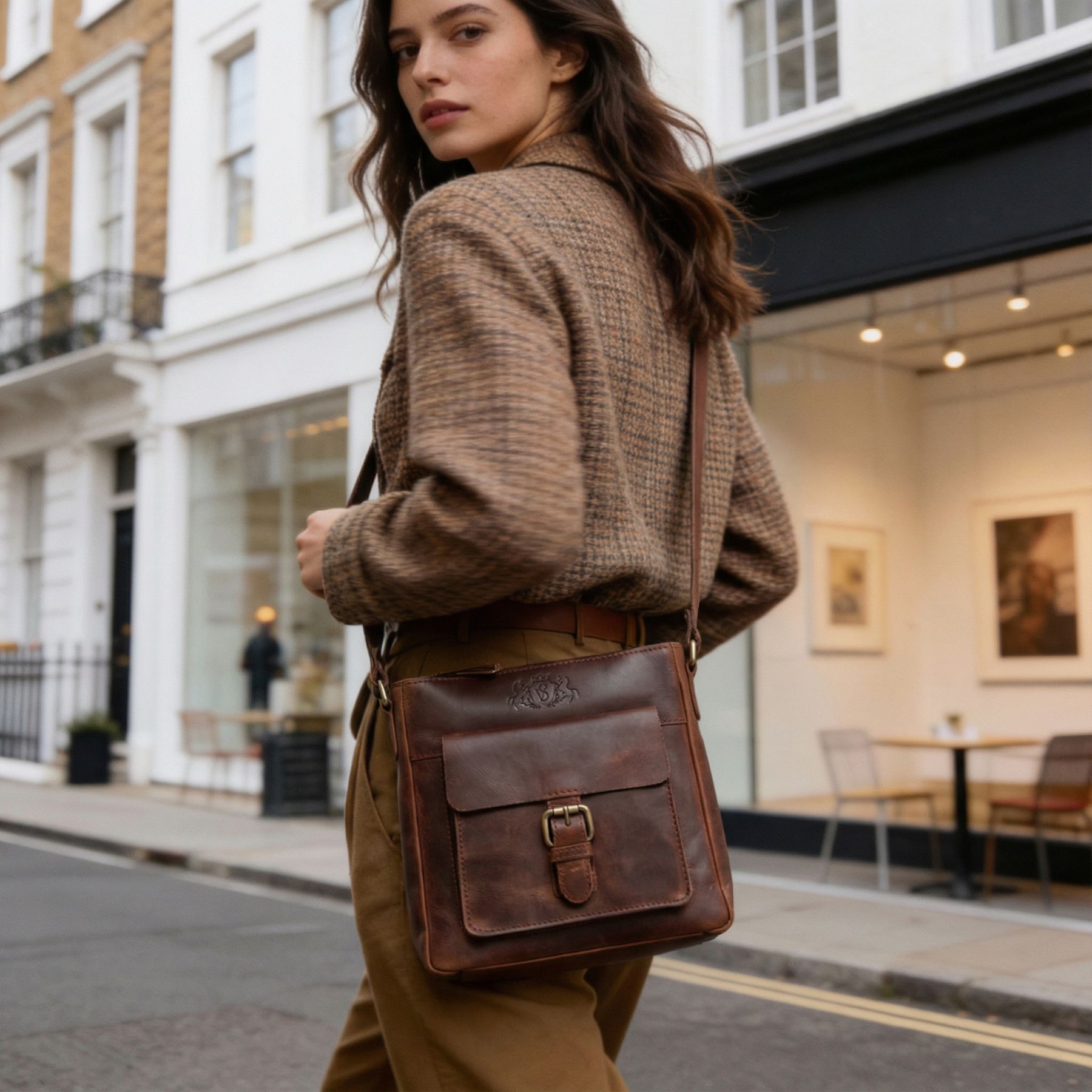 SID & VAIN Umhängetasche Leder klein YALE braun-cognac 13825