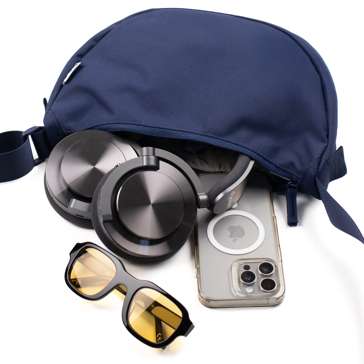 Moon Bag blau produktbild was alles reinpasst kopfhoerer, iphone