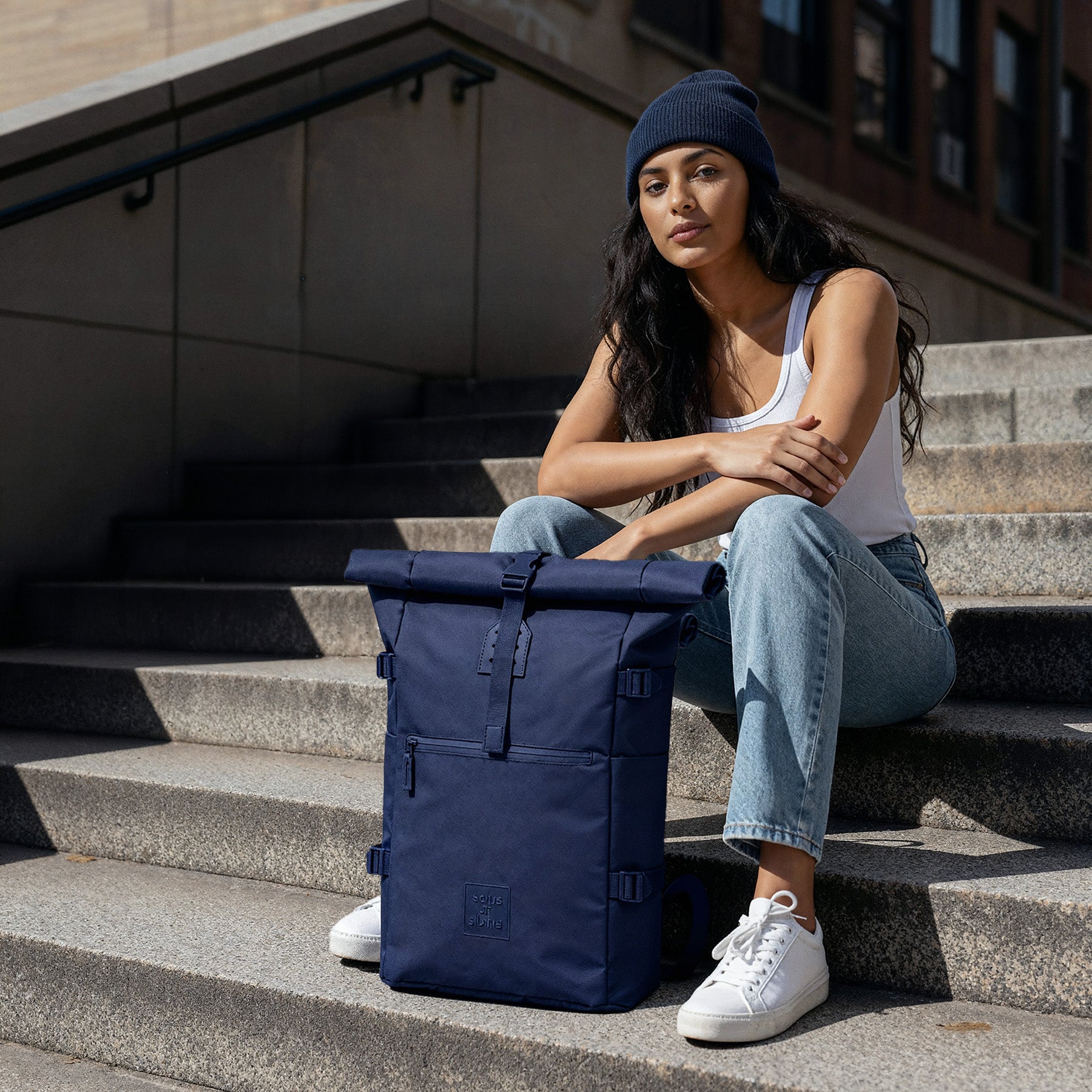 Rucksack backpack RollTop SONS OF ALOHA RPET KANE navy in use