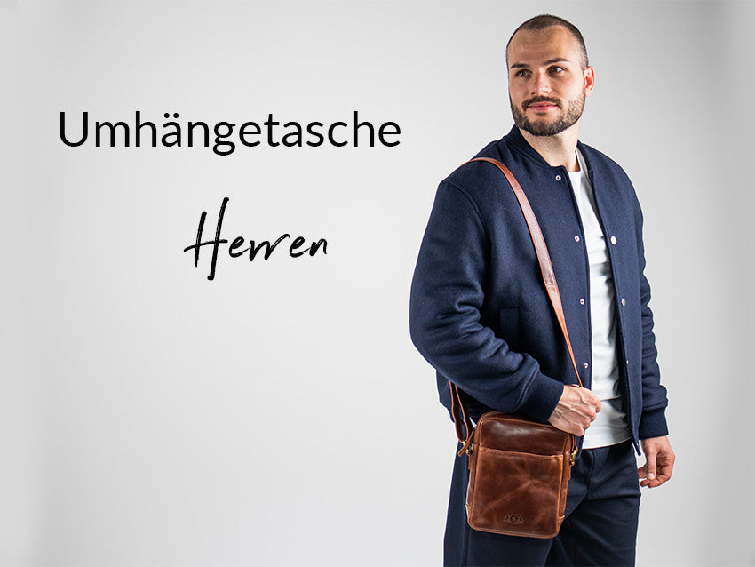 Mann mit brauner Ledertasche und dem Text "Umhängetasche Herren" neben ihm