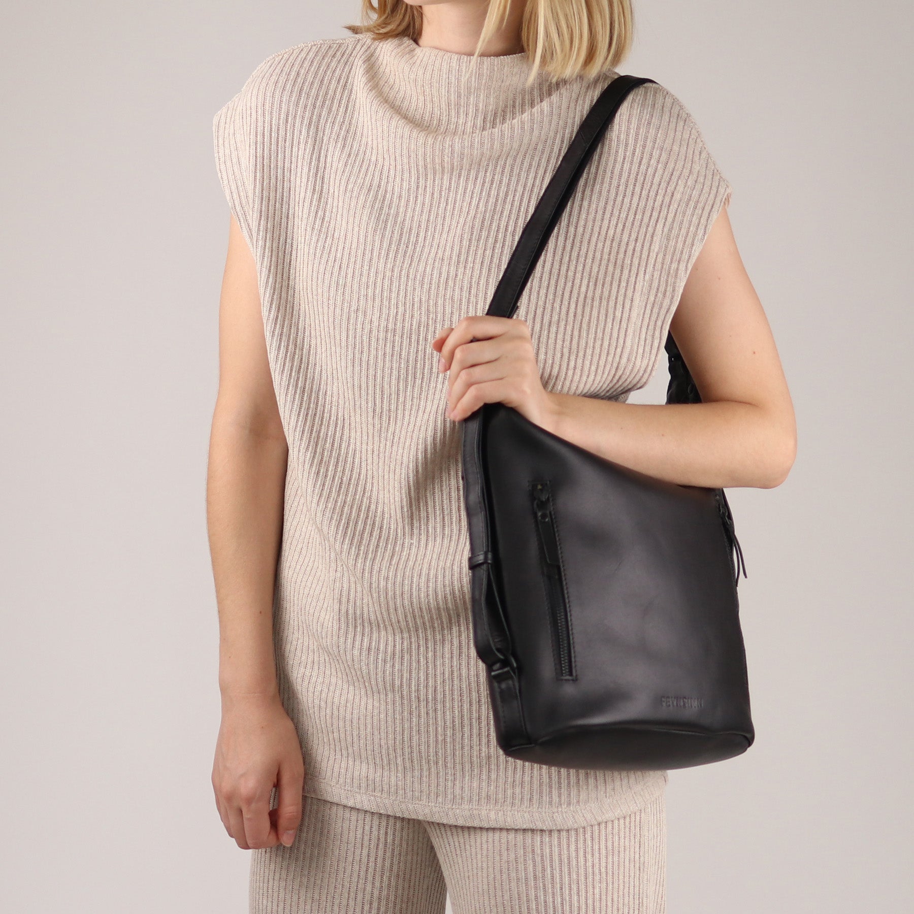 FEYNSINN BERLIN 2in1 crossbody Rucksack Leder AYA schwarz 42541