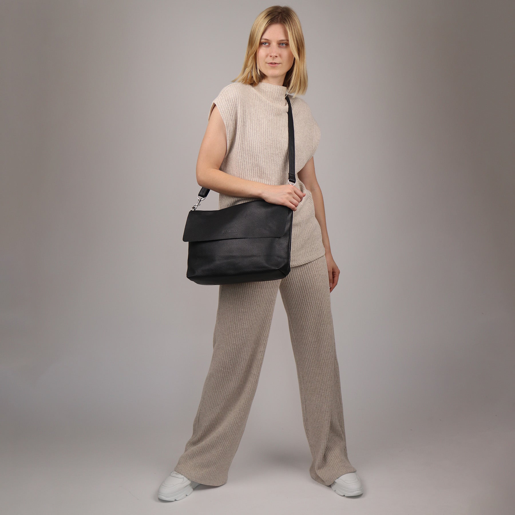 FEYNSINN BERLIN Schultertasche Leder & Umhängetasche Leder LIVA schwarz 41970