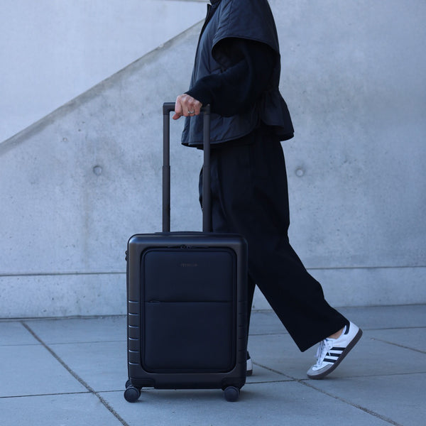 black / front compartment