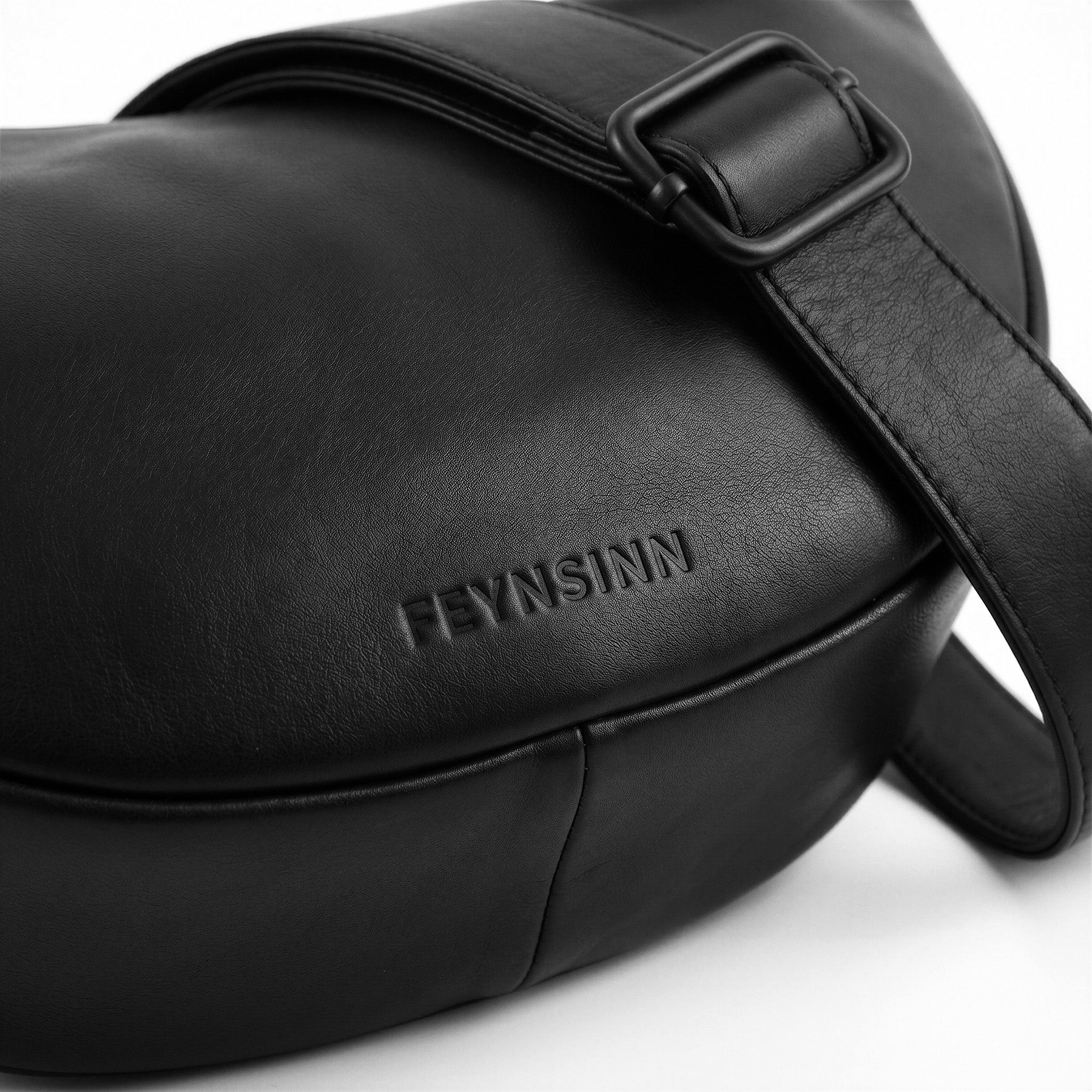 Schultertasche Leder schwarz LYKKE Moonbag