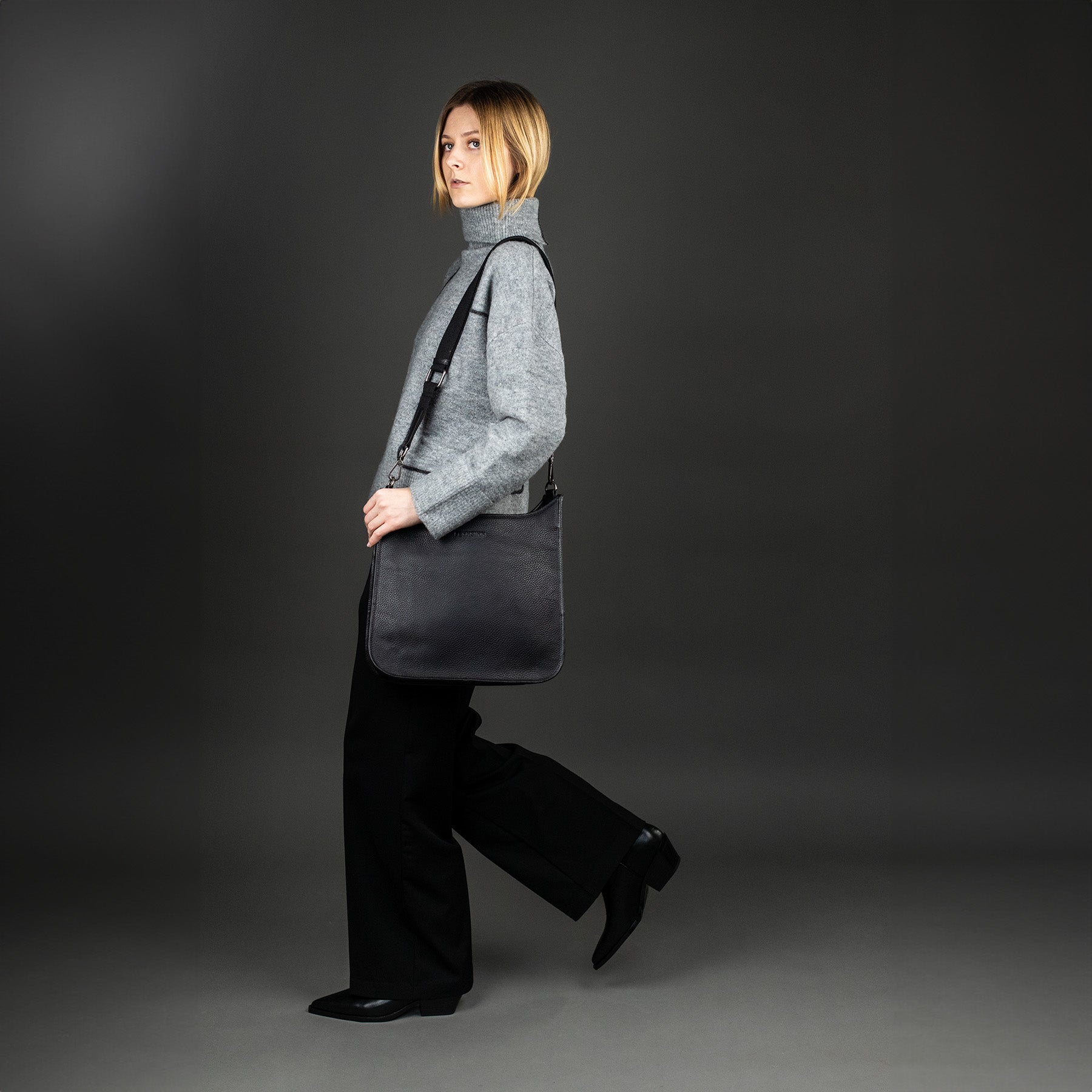 FEYNSINN Cross-body Bag Leder YLVI schwarz Umhängetasche 2
