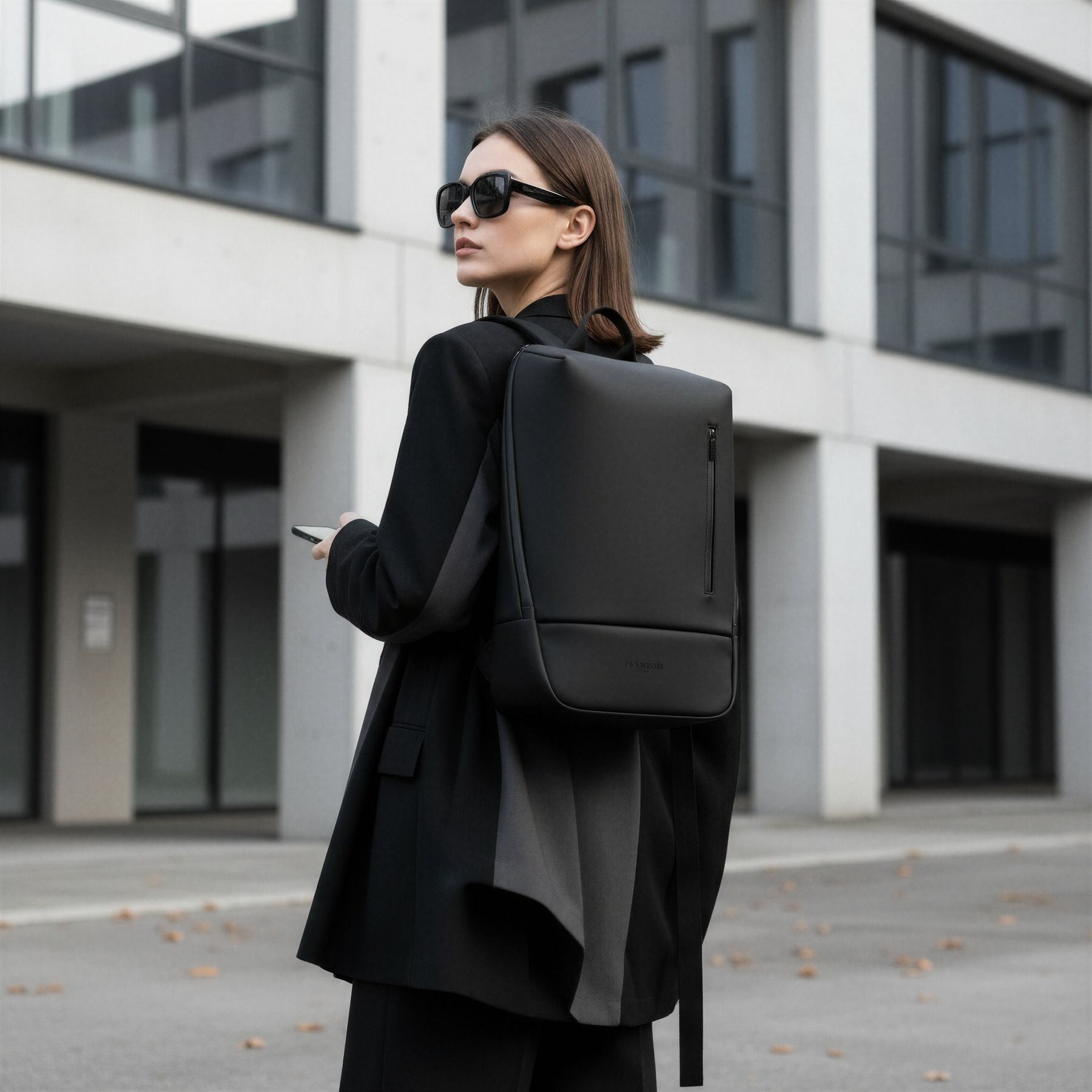 FEYNSINN Rucksack schwarz in Use