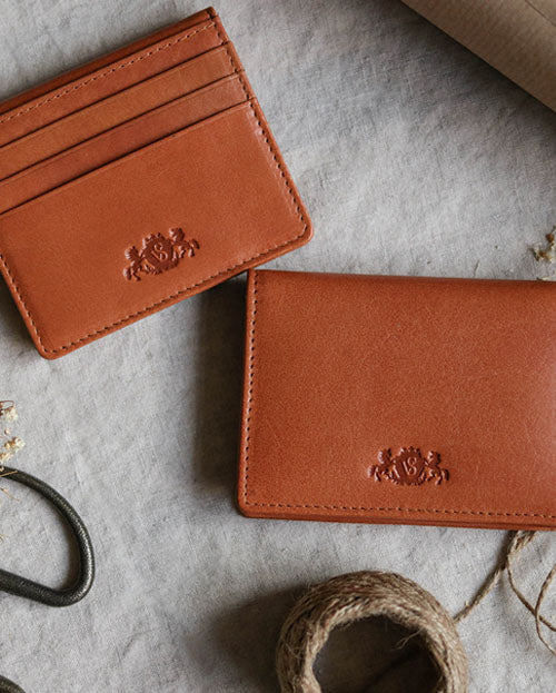 Geschenkefinder Leder Kartenetui auf Stoff