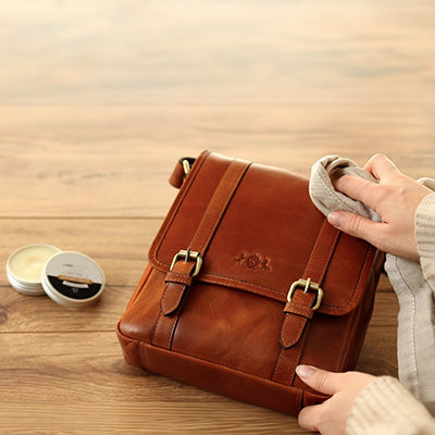 Lederpflege auf VT Ledertasche