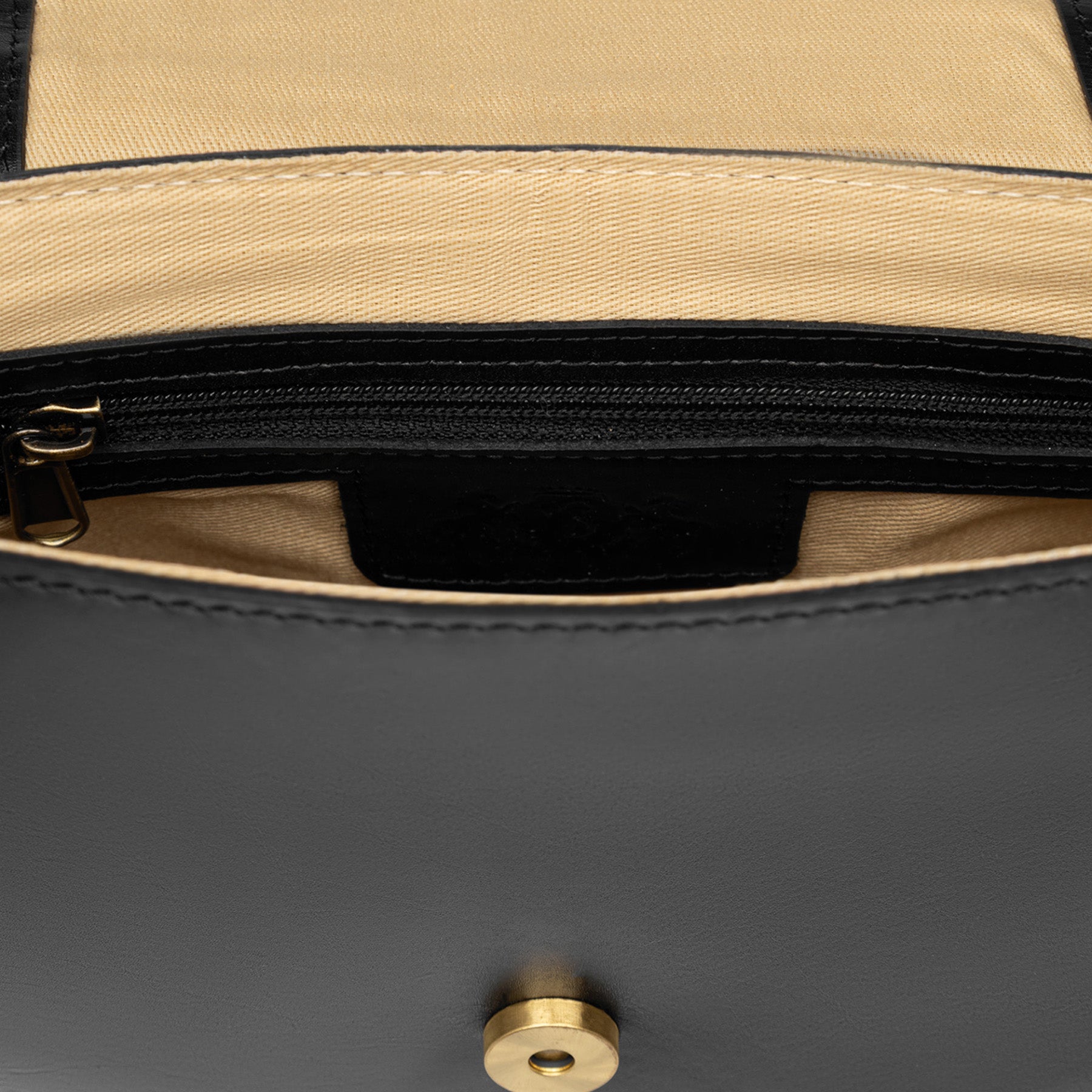 TRISH Glatt schwarz S Detail