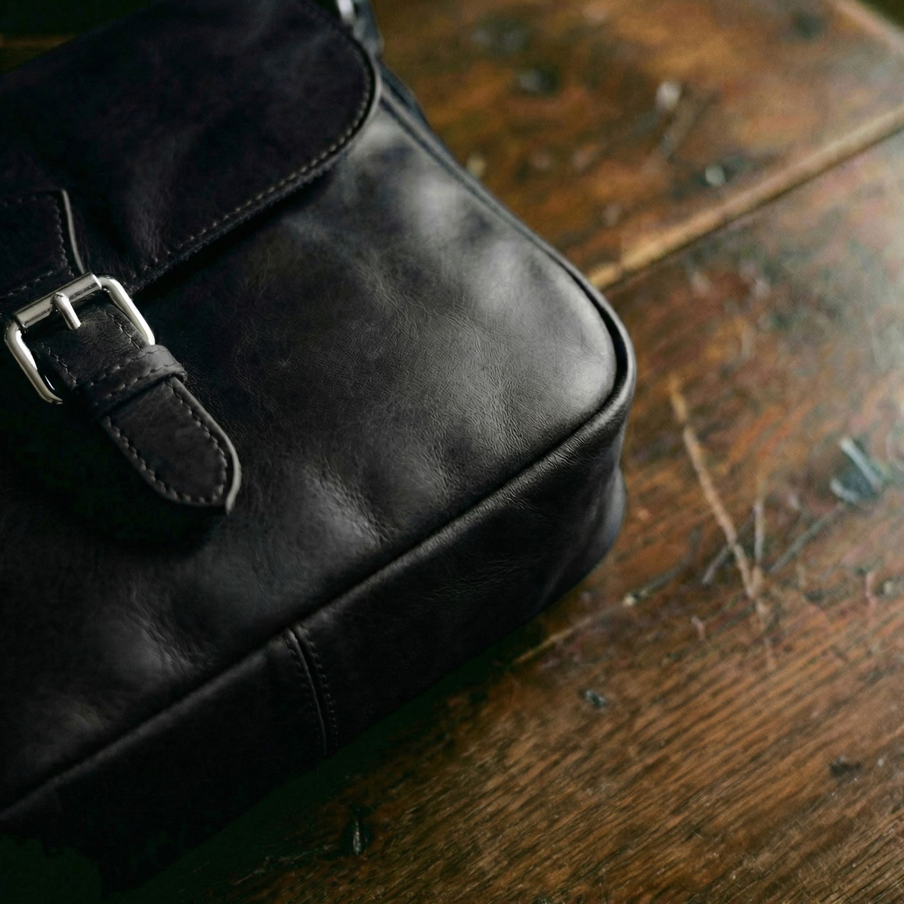 SID & VAIN Schultertasche YALE schwarz Closeup