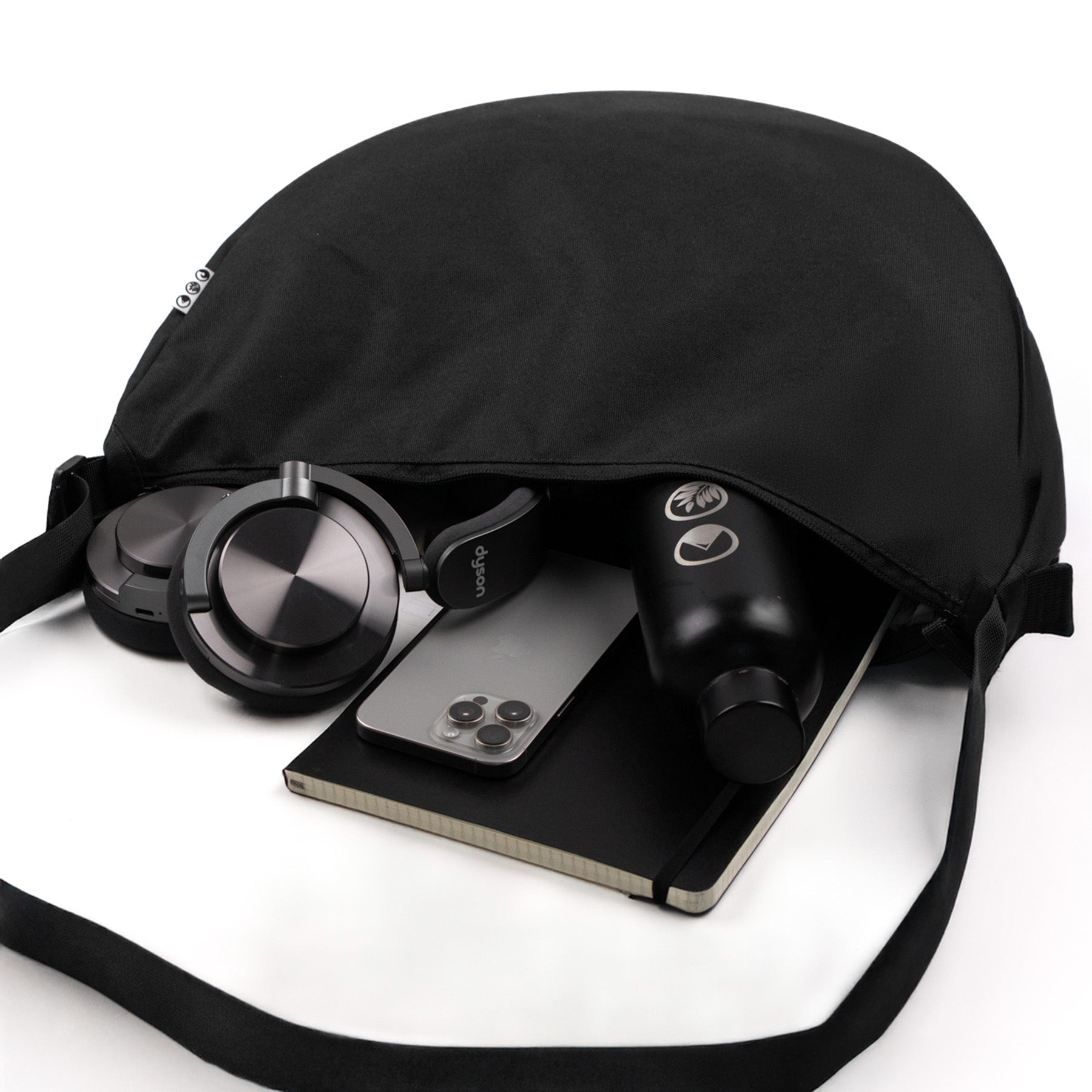 Moon Bag XL schwarz Inhalt Kopfhörer, Iphone, Wasserflasche und Block passen rein