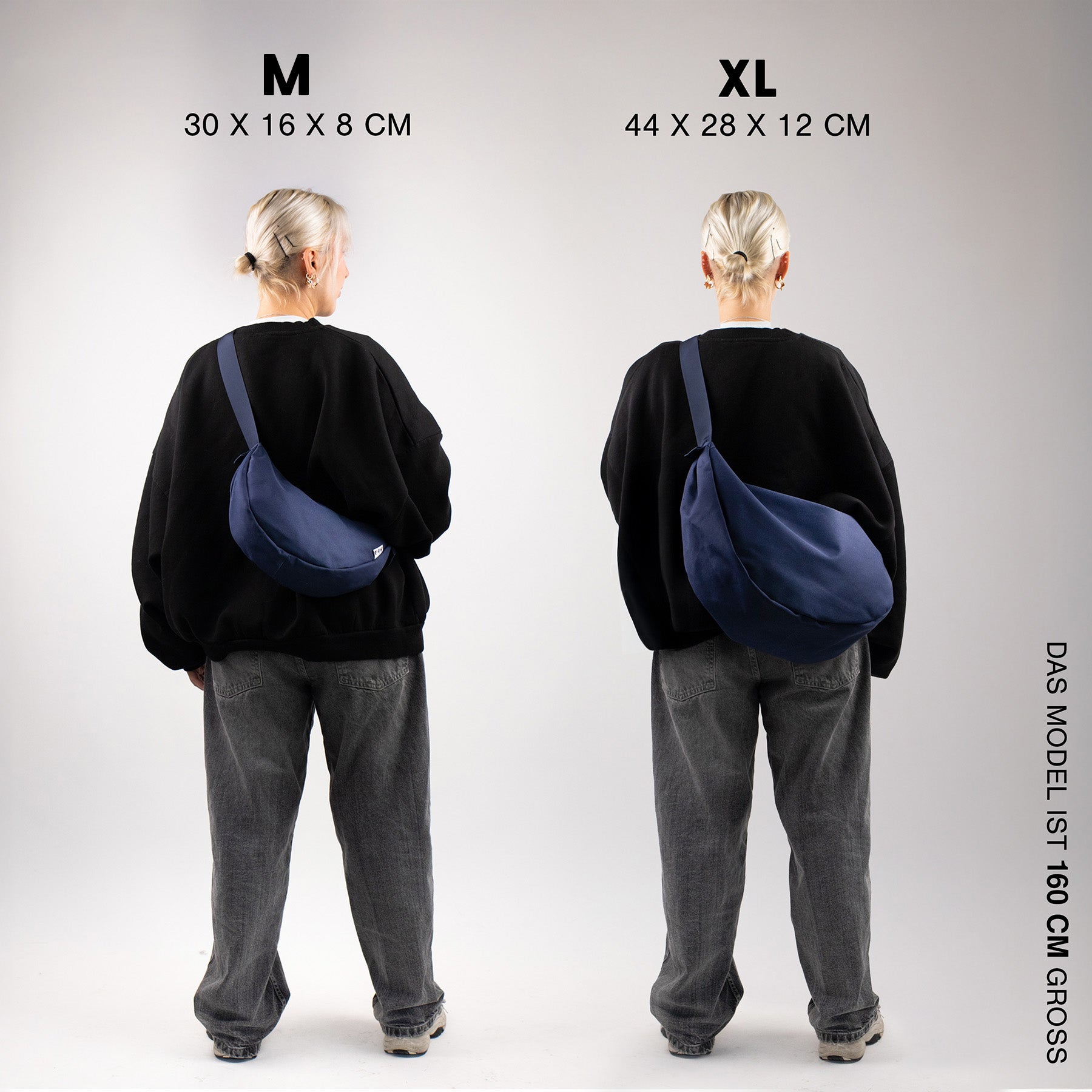 Moon bag blau XL indoor frau steht mit dem ruecken zur kamera traegt weite jeans