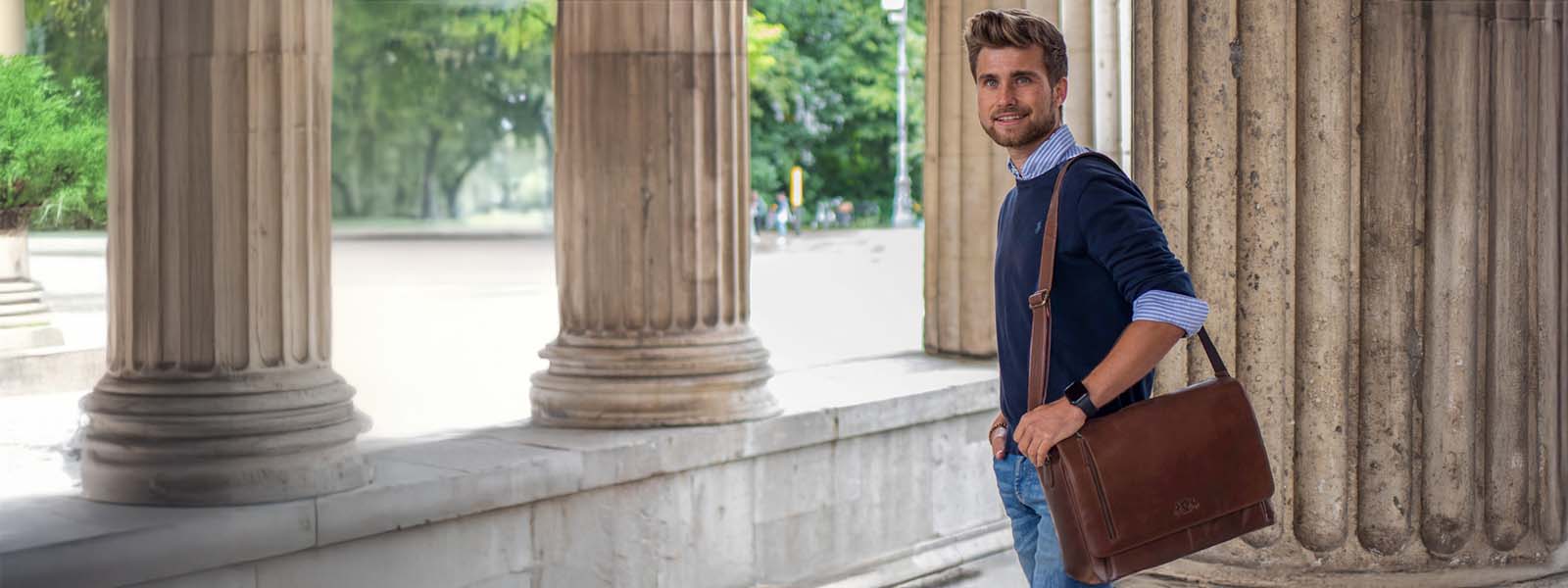 Businesstaschen Leder braun und Mann in Universität.