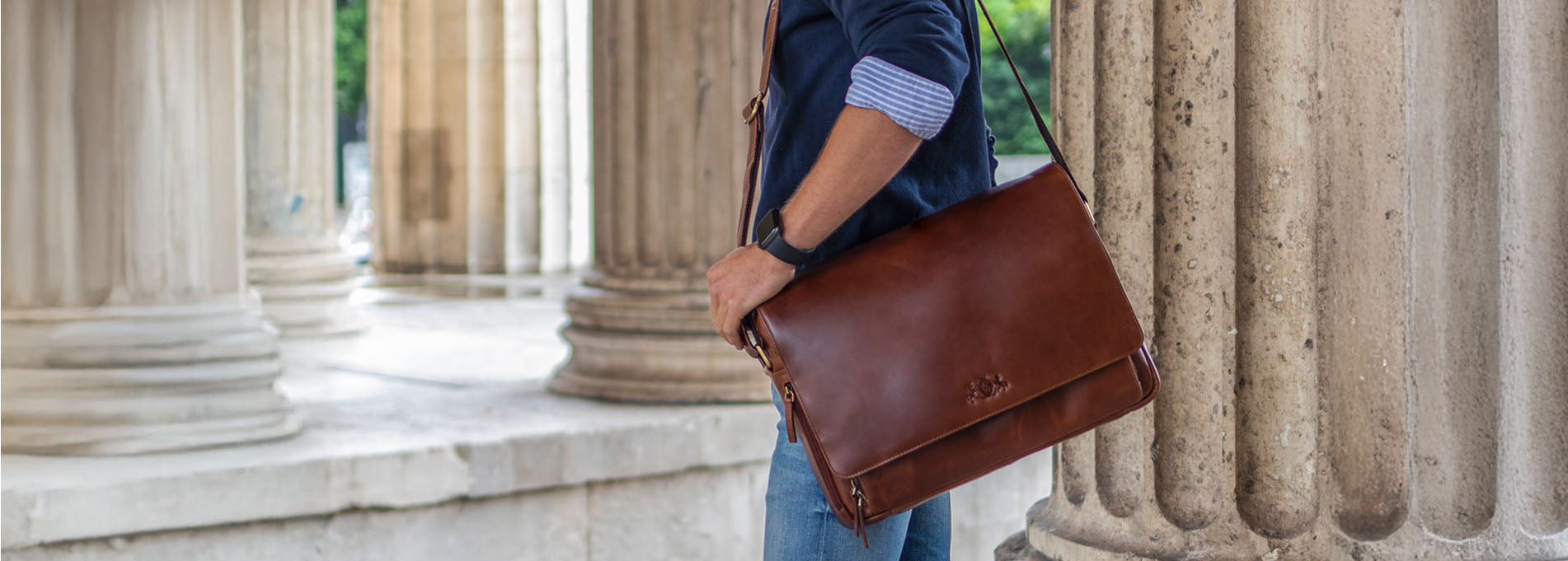 Laptoptasche braun für Herren an Mann 