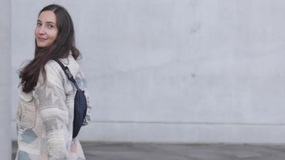 Video von Bauchtasche ALANI in klein in den Farben navy und oliv 