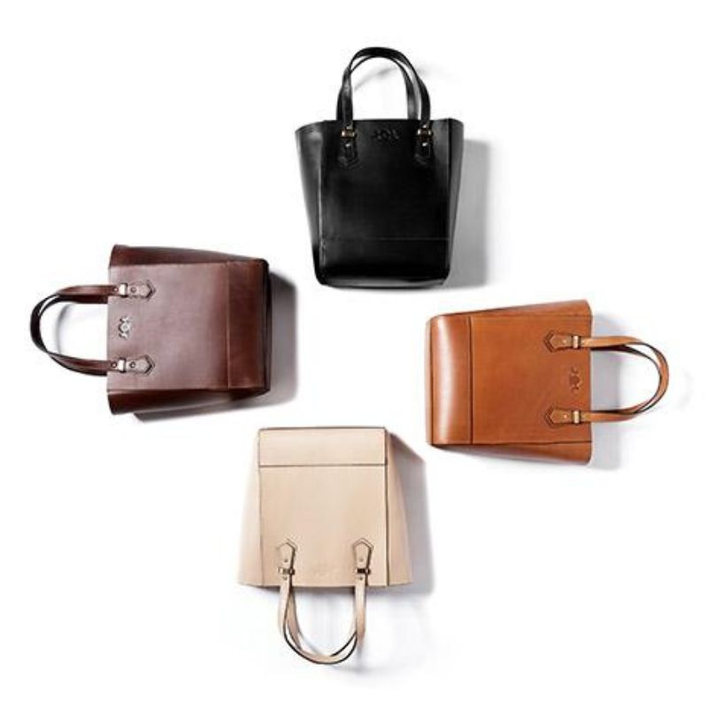 Shopper Handtaschen Leder vier Stück im Kreis gelegt in schwarz, hellbraun, beige und rotbraun